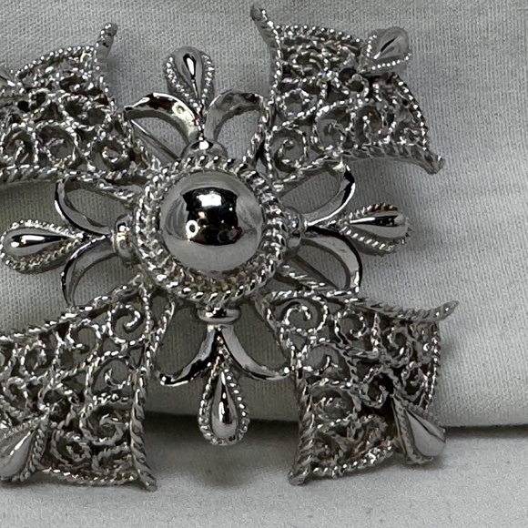 Vintage Trifari Crown Maltese Cross Brooch Silvertone Elegant - Picture 2 of 7